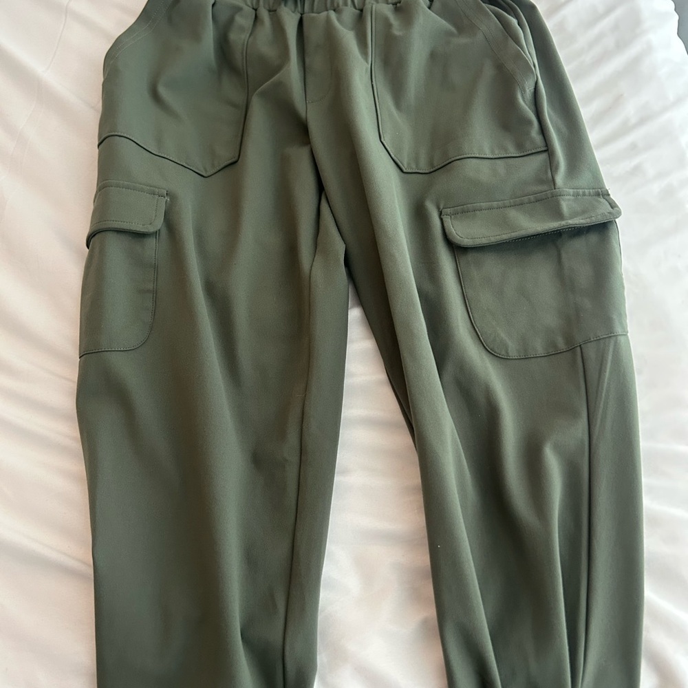 Women’s Olive Cargo Pants